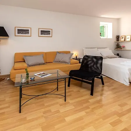 Beautiful In With Kitchen Apartment *